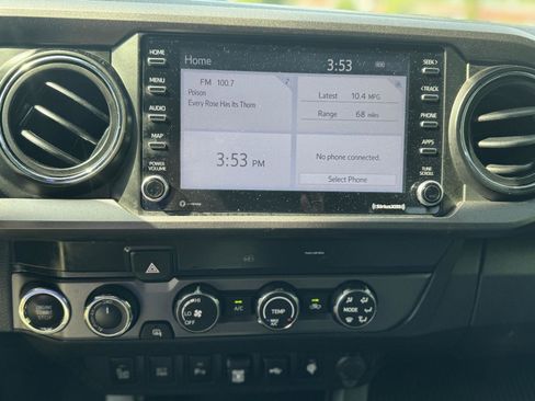 Used 2020 Toyota Tacoma TRD Sport w/ Technology Package AWD/4WD image 22