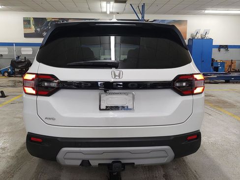 Used 2025 Honda Pilot EX-L image 32