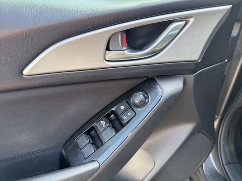 Used 2018 MAZDA MAZDA3 Sport FWD image 25