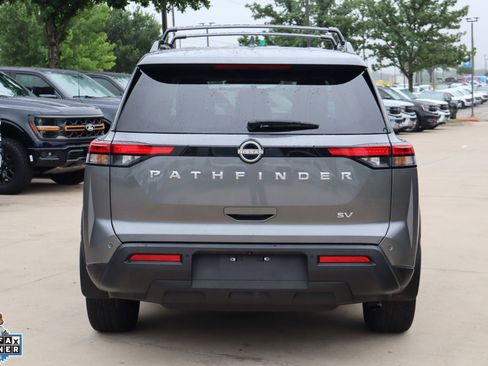 Used 2024 Nissan Pathfinder SV FWD image 4