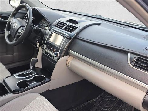 Used 2014 Toyota Camry L image 21