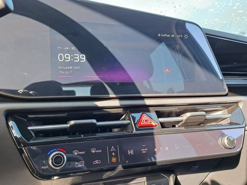 Used 2024 Kia Niro EX image 14