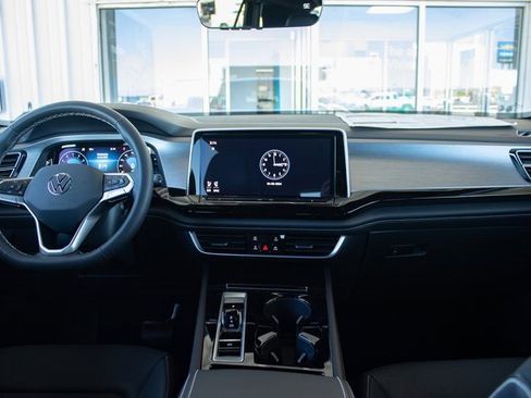 Used 2024 Volkswagen Atlas Cross Sport SE image 34