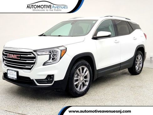 Used 2022 GMC Terrain SLT image 1