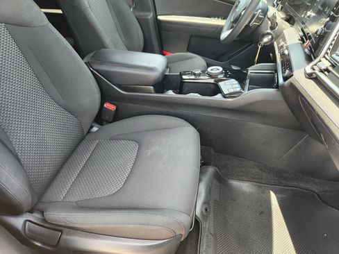 Used 2023 Kia Sportage LX AWD/4WD image 15