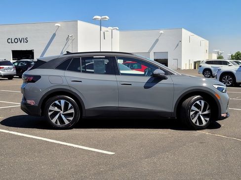 Used 2024 Volkswagen ID.4 2WD image 5