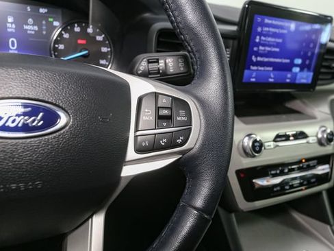 Used 2023 Ford Explorer XLT AWD/4WD image 31