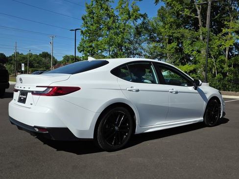 Used 2025 Toyota Camry SE FWD image 5