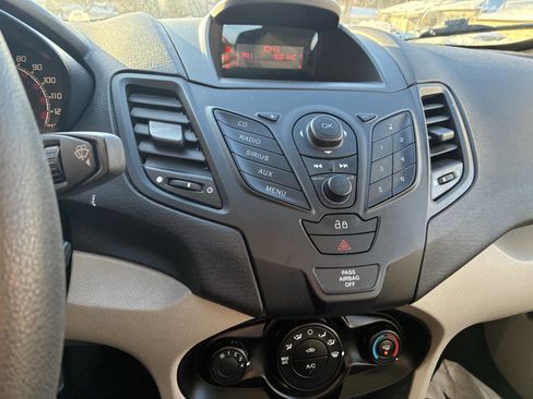 Used 2013 Ford Fiesta S image 9
