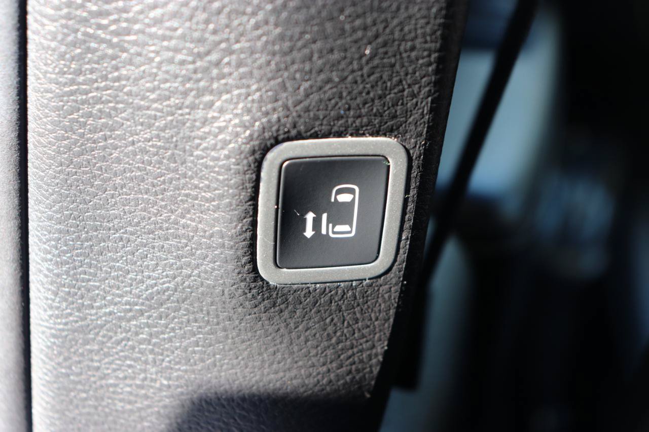 Used 2027 Chrysler Pacifica Select FWD image 31