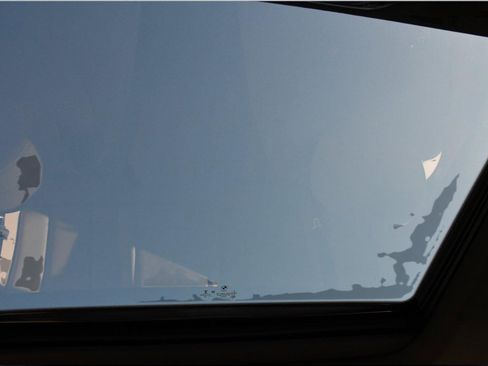 Used 2023 BMW 330e image 7