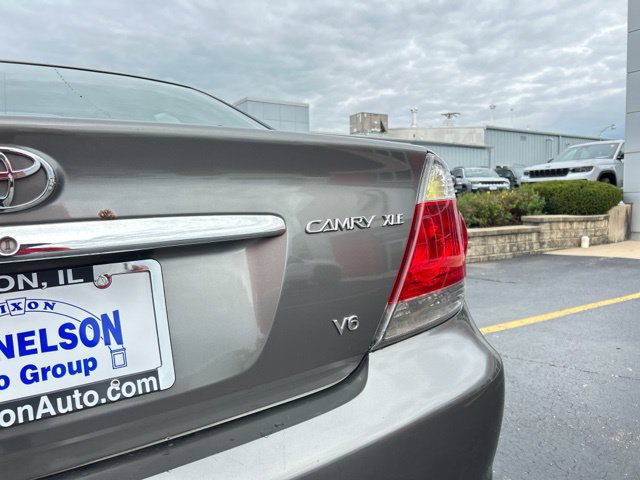 Used 2005 Toyota Camry XLE w/ VSC & Side Airbag Pkg FWD image 5