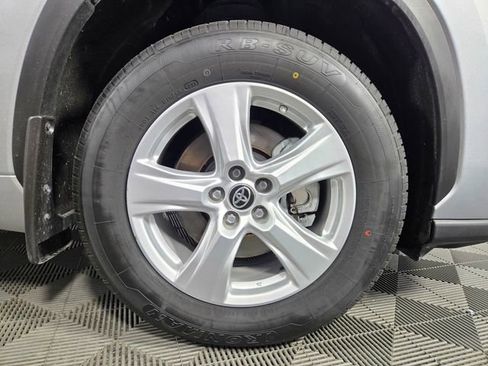 Used 2024 Toyota Highlander LE image 11