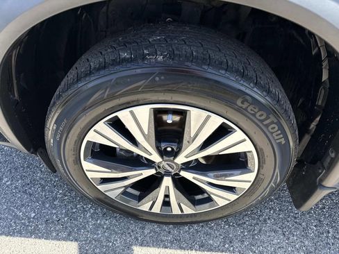 Used 2022 Nissan Rogue SV FWD image 12