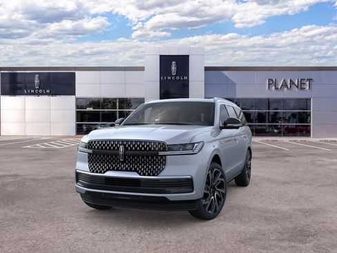 New 2026 Lincoln Navigator Reserve AWD/4WD image 2