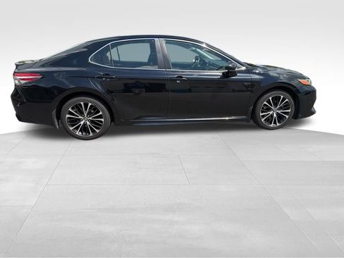 Used 2018 Toyota Camry SE FWD image 7