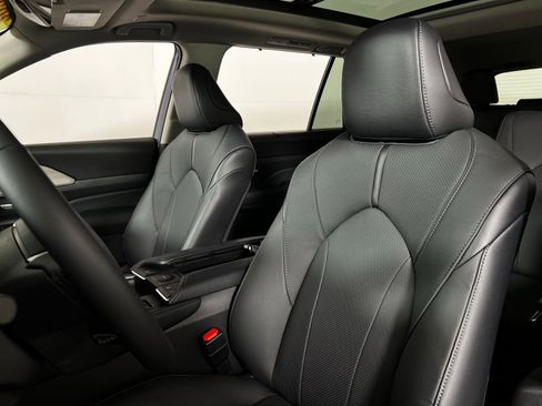 Certified 2026 Toyota Grand Highlander Limited image 13