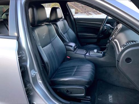 Used 2015 Chrysler 300 S image 8