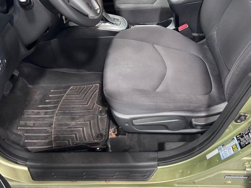 Used 2011 Kia Soul + FWD image 11