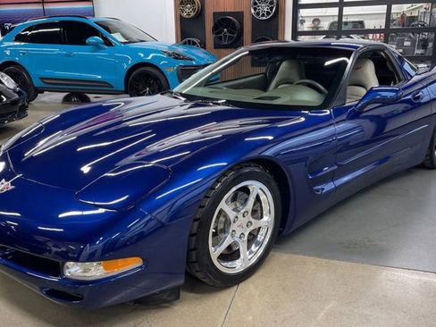 Used 2004 Chevrolet Corvette Coupe w/ Preferred Equipment Group image 3