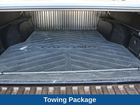 Used 2016 Toyota Tacoma Limited w/ Towing Package AWD/4WD image 16