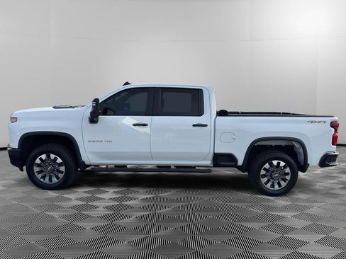 Used 2022 Chevrolet Silverado 2500 Custom w/ Custom Value Package image 4