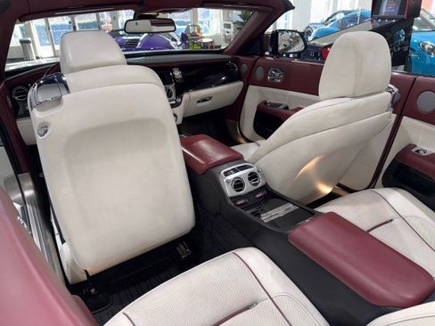 Used 2017 Rolls-Royce Dawn image 60