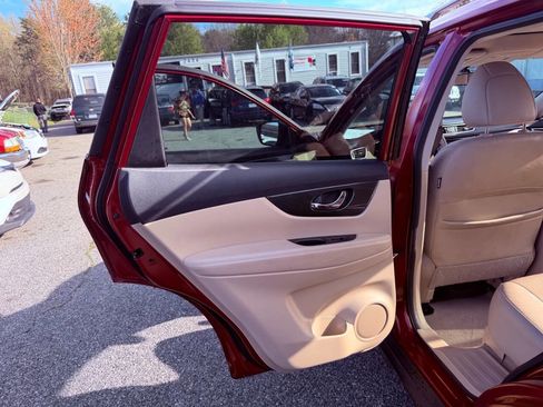 Used 2015 Nissan Rogue SL w/ SL Premium Package image 21