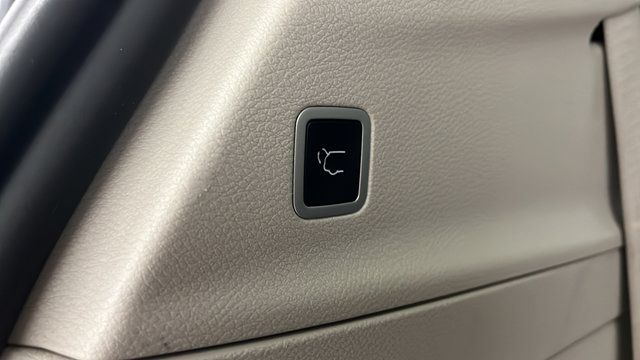 Used 2024 Chrysler Pacifica Touring-L FWD image 28