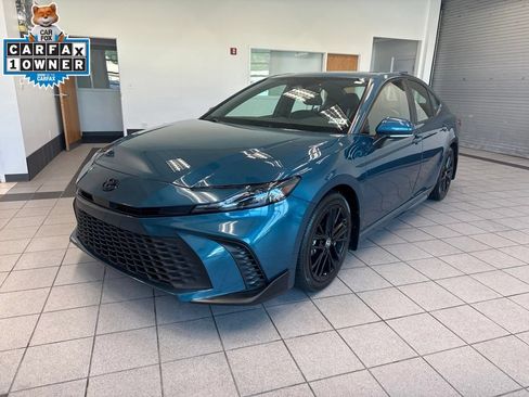Used 2025 Toyota Camry SE w/ Convenience Package FWD image 8