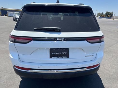 Used 2024 Jeep Grand Cherokee Laredo RWD image 4