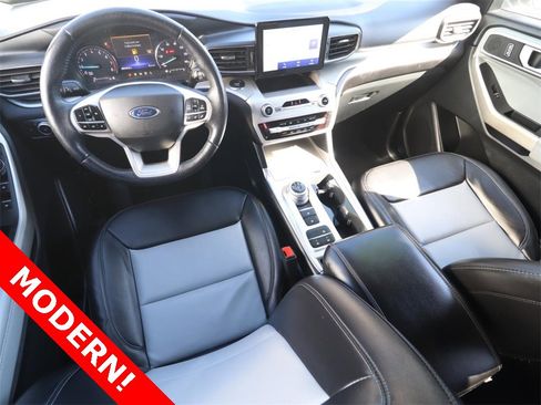 Certified 2022 Ford Explorer XLT w/ Equipment Group 202A image 6