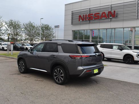 New 2026 Nissan Pathfinder Platinum w/ Cargo Package FWD image 6