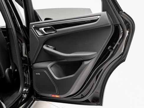 Used 2020 Porsche Macan S image 42