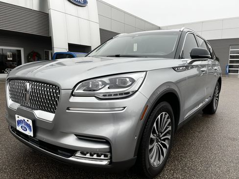 Used 2023 Lincoln Aviator Reserve w/ Equipment Group 201A image 2