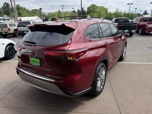 Used 2023 Toyota Highlander Platinum AWD/4WD image 6