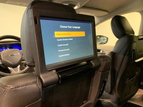 Used 2022 Chrysler Pacifica Touring-L w/ Uconnect Theater Family Group image 41