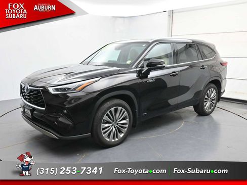 Used 2021 Toyota Highlander Platinum AWD/4WD image 2