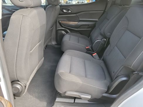 Used 2022 GMC Acadia SLE image 27