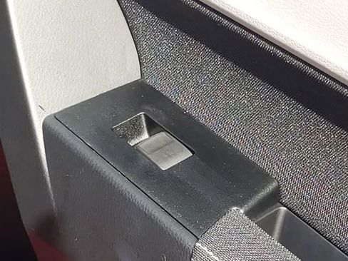 Used 2014 Toyota Corolla LE image 36