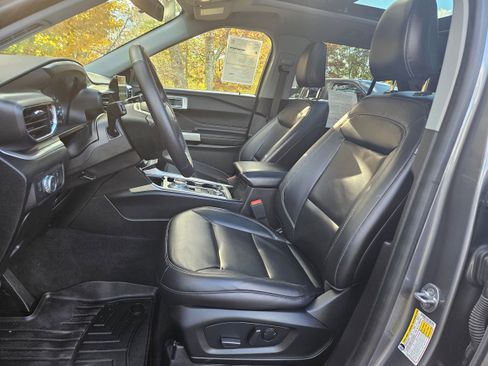 Certified 2022 Ford Explorer XLT w/ Equipment Group 202A image 14