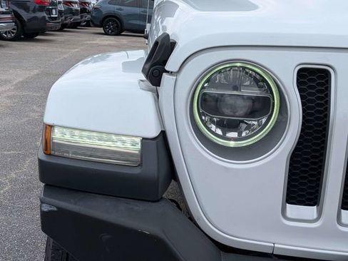 Used 2019 Jeep Wrangler Unlimited Sahara AWD/4WD image 10