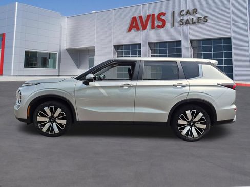 Used 2025 Mitsubishi Outlander SE AWD/4WD image 10