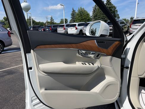 Used 2022 Volvo XC90 T6 Momentum w/ Advanced Package AWD/4WD image 7