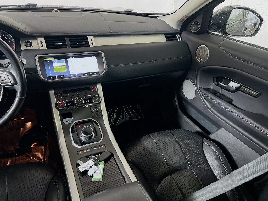 Used 2017 Land Rover Range Rover Evoque SE AWD/4WD image 21