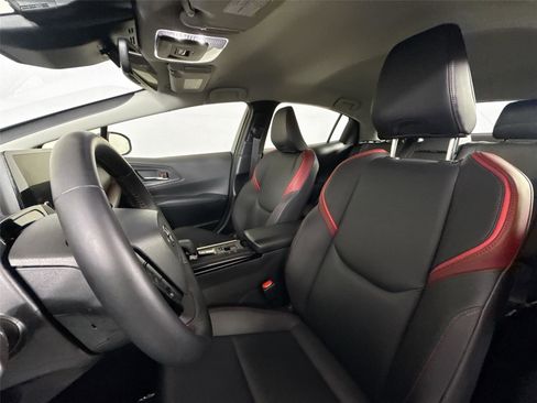 Certified 2025 Toyota Prius Plug-In Hybrid image 15