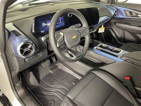 New 2026 Chevrolet Equinox EV LT image 3