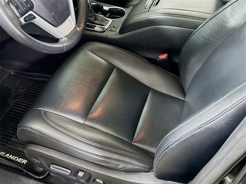 Used 2019 Toyota Highlander XLE image 13