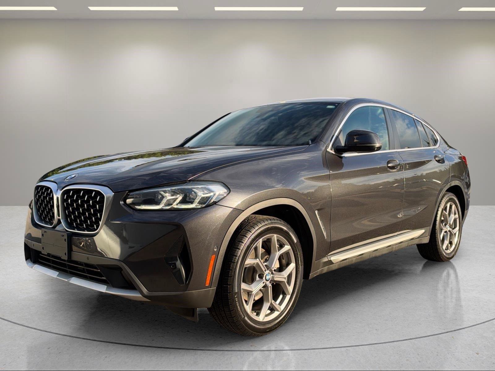 Used 2024 BMW X4 xDrive30i w/ Parking Assistance Package AWD/4WD image 1