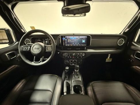 New 2026 Jeep Gladiator Sahara image 12